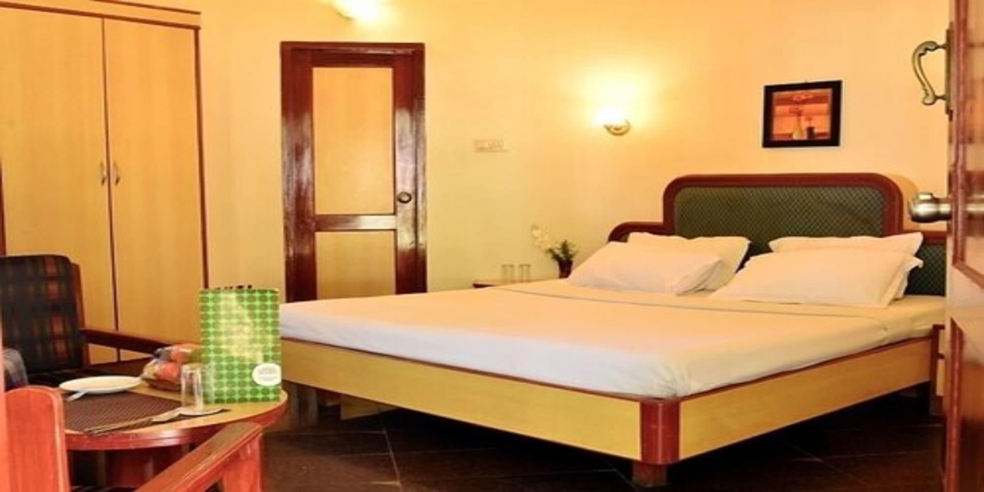 Green Coconut Resort Csennai Kültér fotó